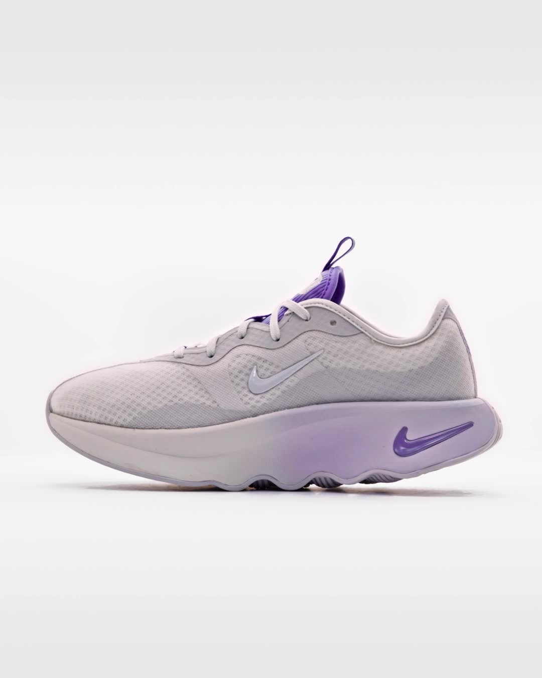 WMNS+NIKE+MOTIVA+2.jpg